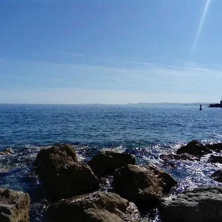 Avec Balcon A 7 Min Du Port Et De Garibaldi Διαμέρισμα *