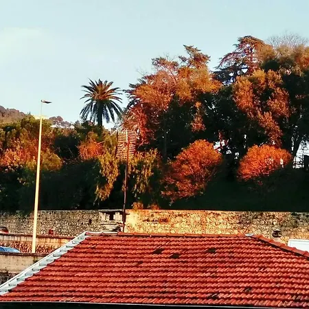 Avec Balcon A 7 Min Du Port Et De Garibaldi *